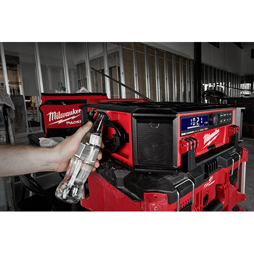Milwaukee Tool M18 PACKOUT Radio + Charger