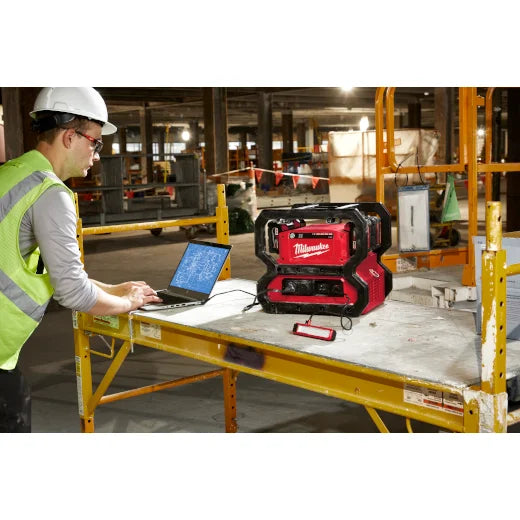 Milwaukee M18 Carry On 3600W/1800W Power Supply