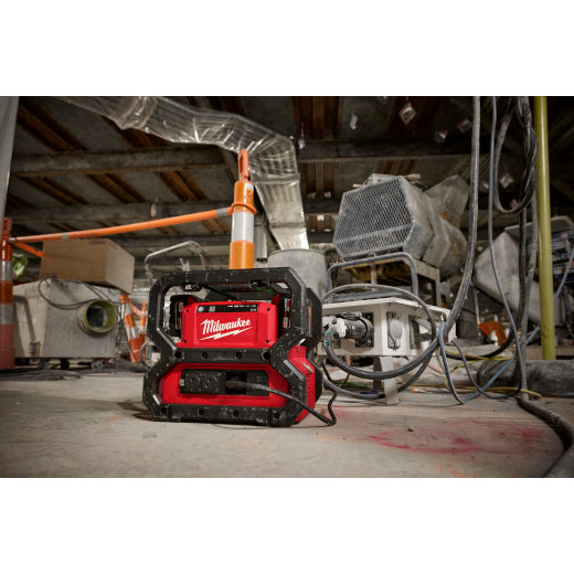 Milwaukee M18 Carry On 3600W/1800W Power Supply