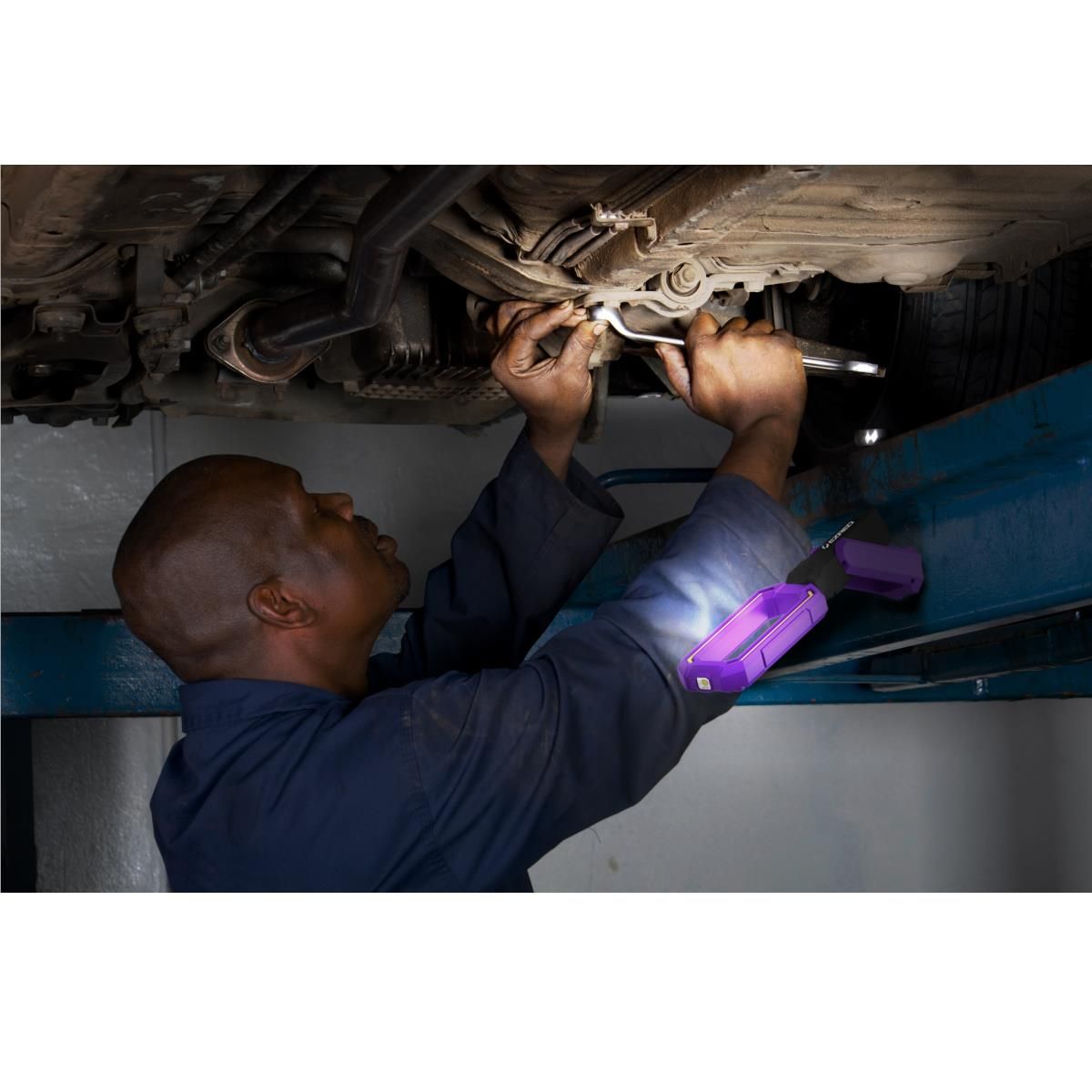 E-Z Red 850 Lumen View Through Pivoting Work Light with Magnetic Base (Copy)